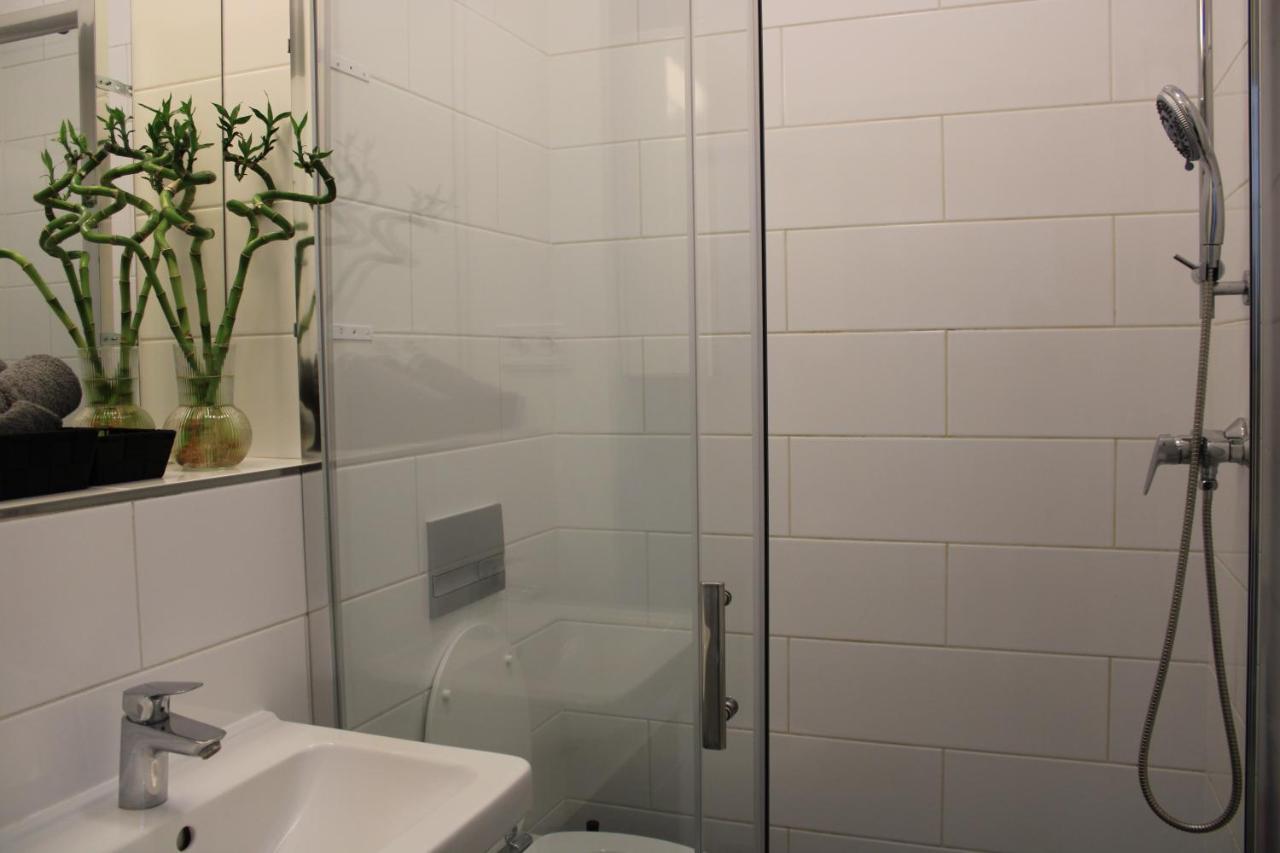 Lyly Apartment - Modern Apartment With Free Parking Prag Exteriör bild