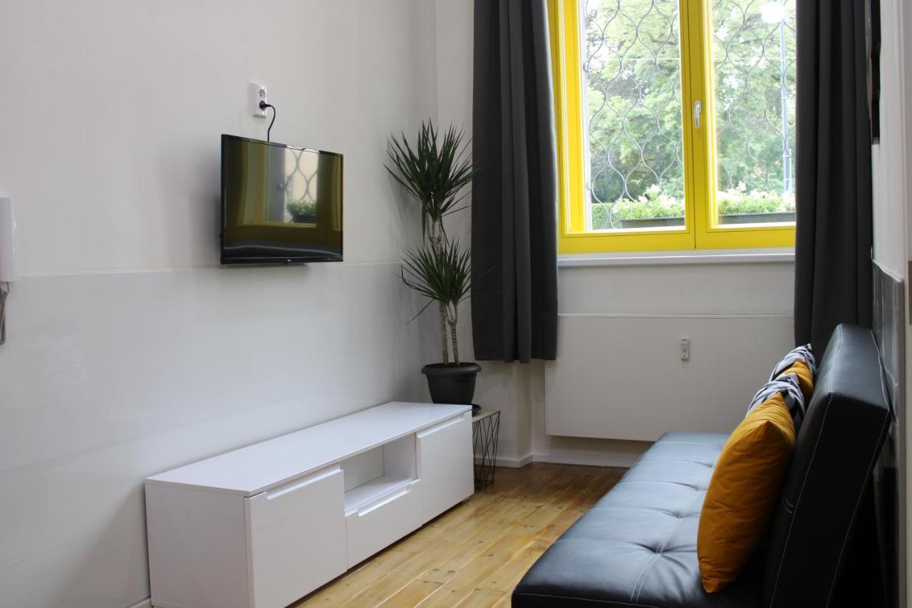 Lyly Apartment - Modern Apartment With Free Parking Prag Exteriör bild