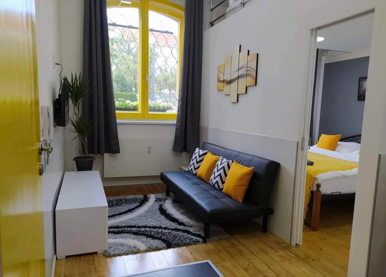 Lyly Apartment - Modern Apartment With Free Parking Prag Exteriör bild