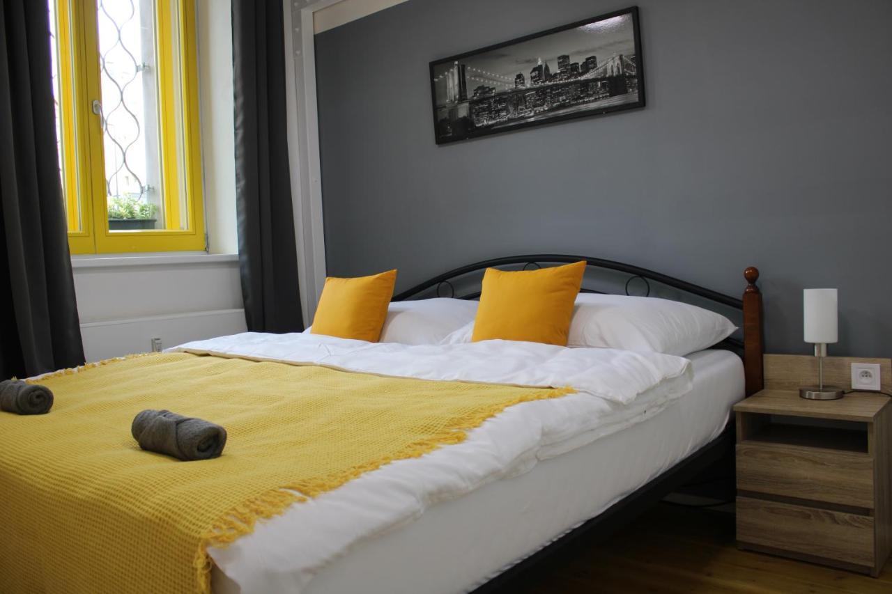 Lyly Apartment - Modern Apartment With Free Parking Prag Exteriör bild