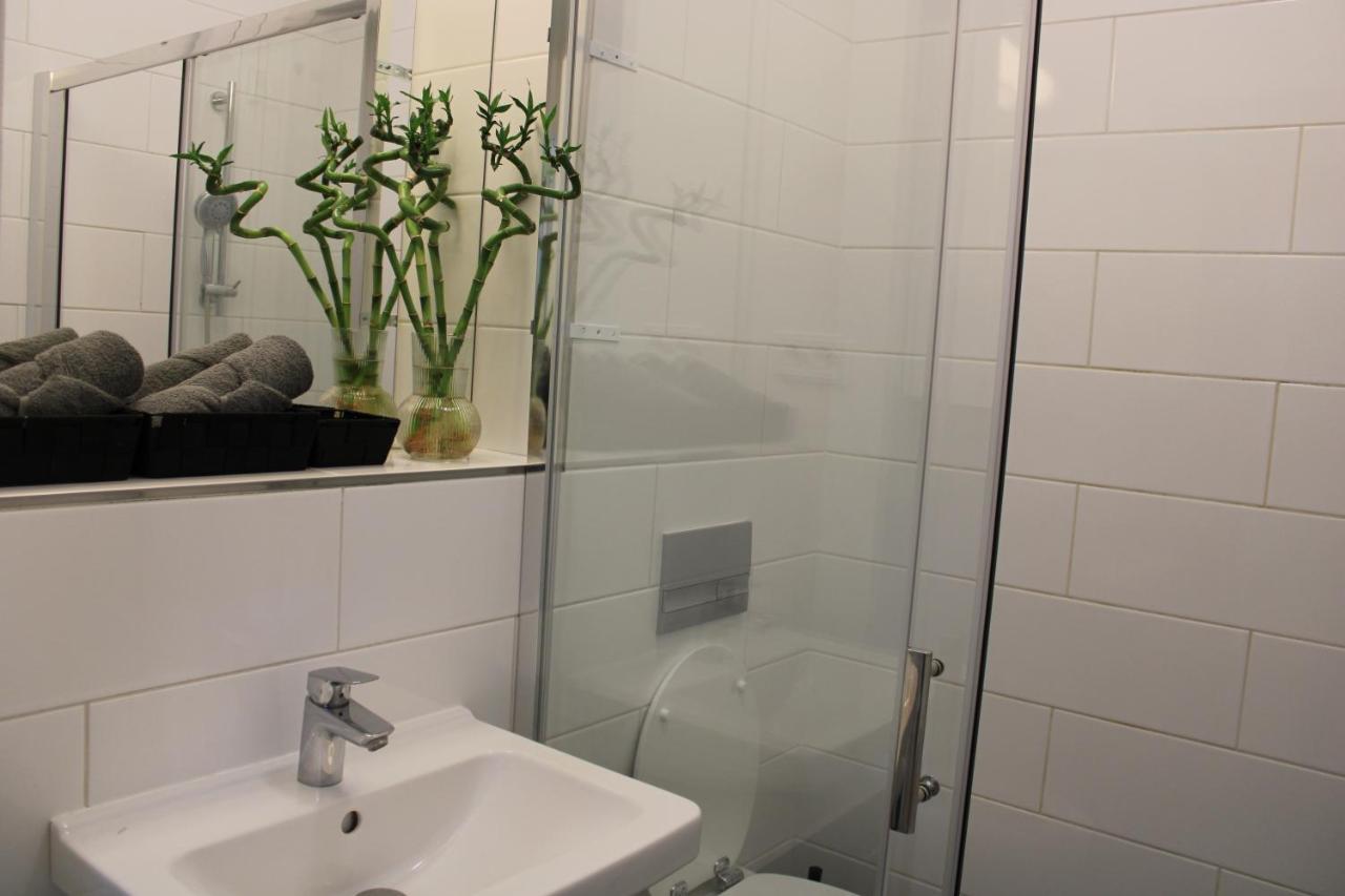 Lyly Apartment - Modern Apartment With Free Parking Prag Exteriör bild