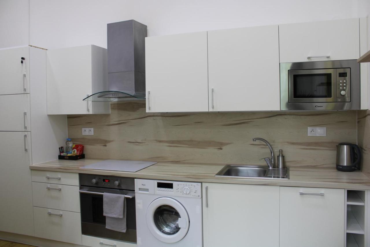 Lyly Apartment - Modern Apartment With Free Parking Prag Exteriör bild