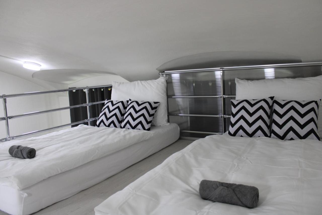 Lyly Apartment - Modern Apartment With Free Parking Prag Exteriör bild