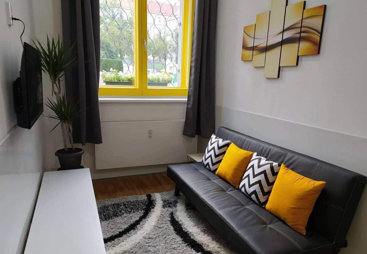 Lyly Apartment - Modern Apartment With Free Parking Prag Exteriör bild