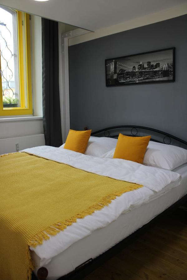 Lyly Apartment - Modern Apartment With Free Parking Prag Exteriör bild